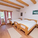 Zlatna Nit Pansion 3*