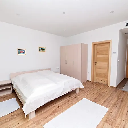 Zlatna Nit Pansion Bed & Breakfast Bosanska Krupa