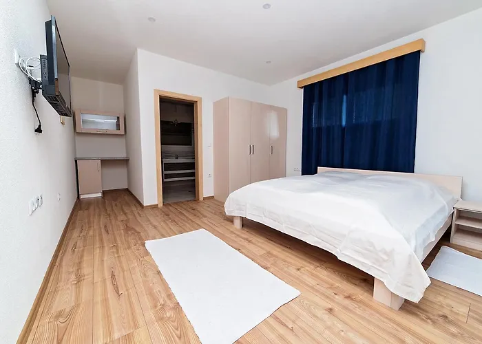 Zlatna Nit Pansion Bed & Breakfast