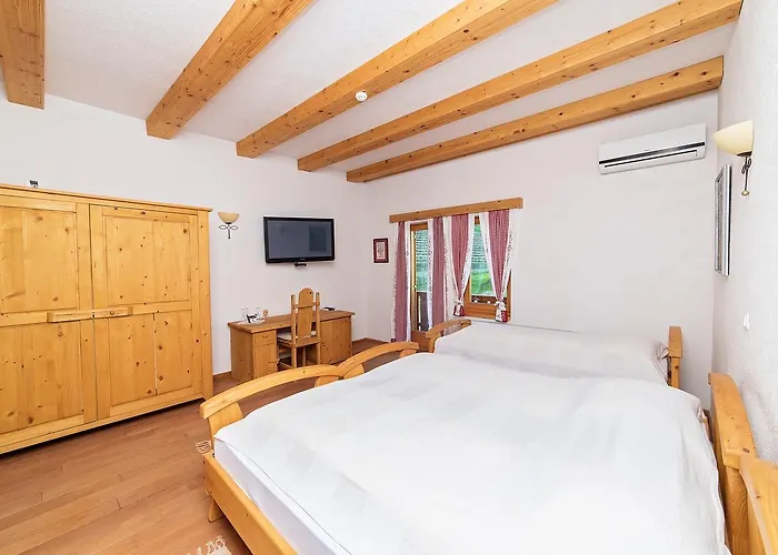 Zlatna Nit Pansion Bosanska Krupa